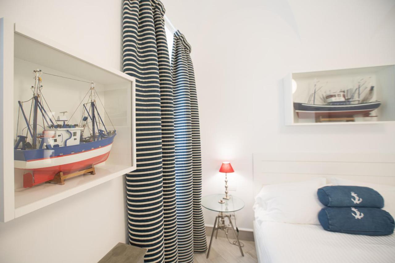 Hotel Marina Charming Rooms Финале Лигуре Номер фото