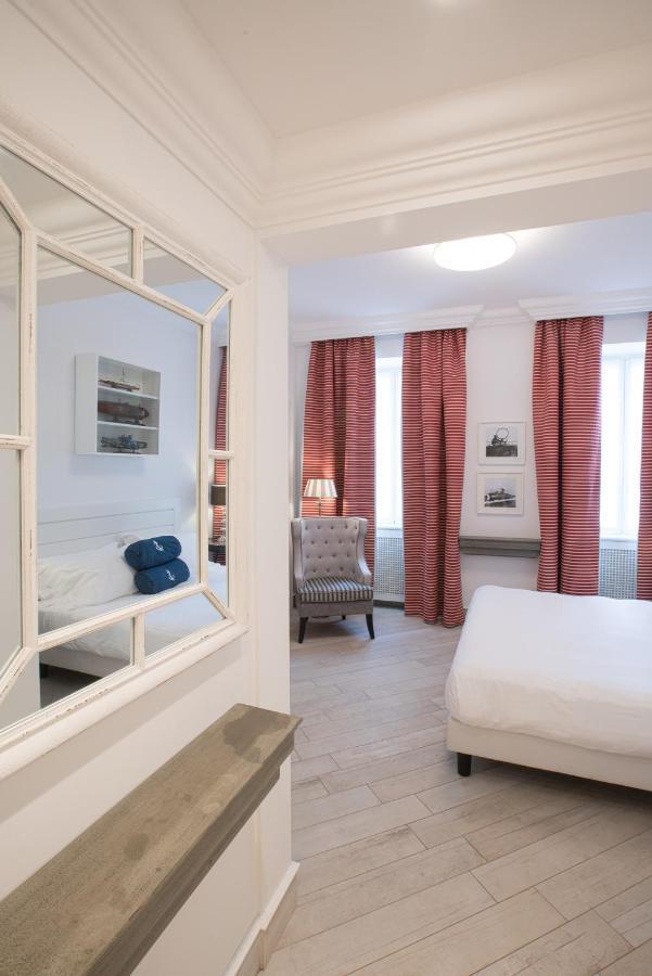 Hotel Marina Charming Rooms Финале Лигуре Номер фото