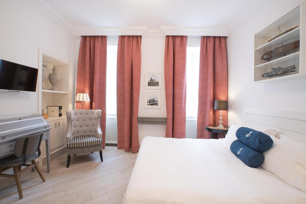 Hotel Marina Charming Rooms Финале Лигуре Номер фото