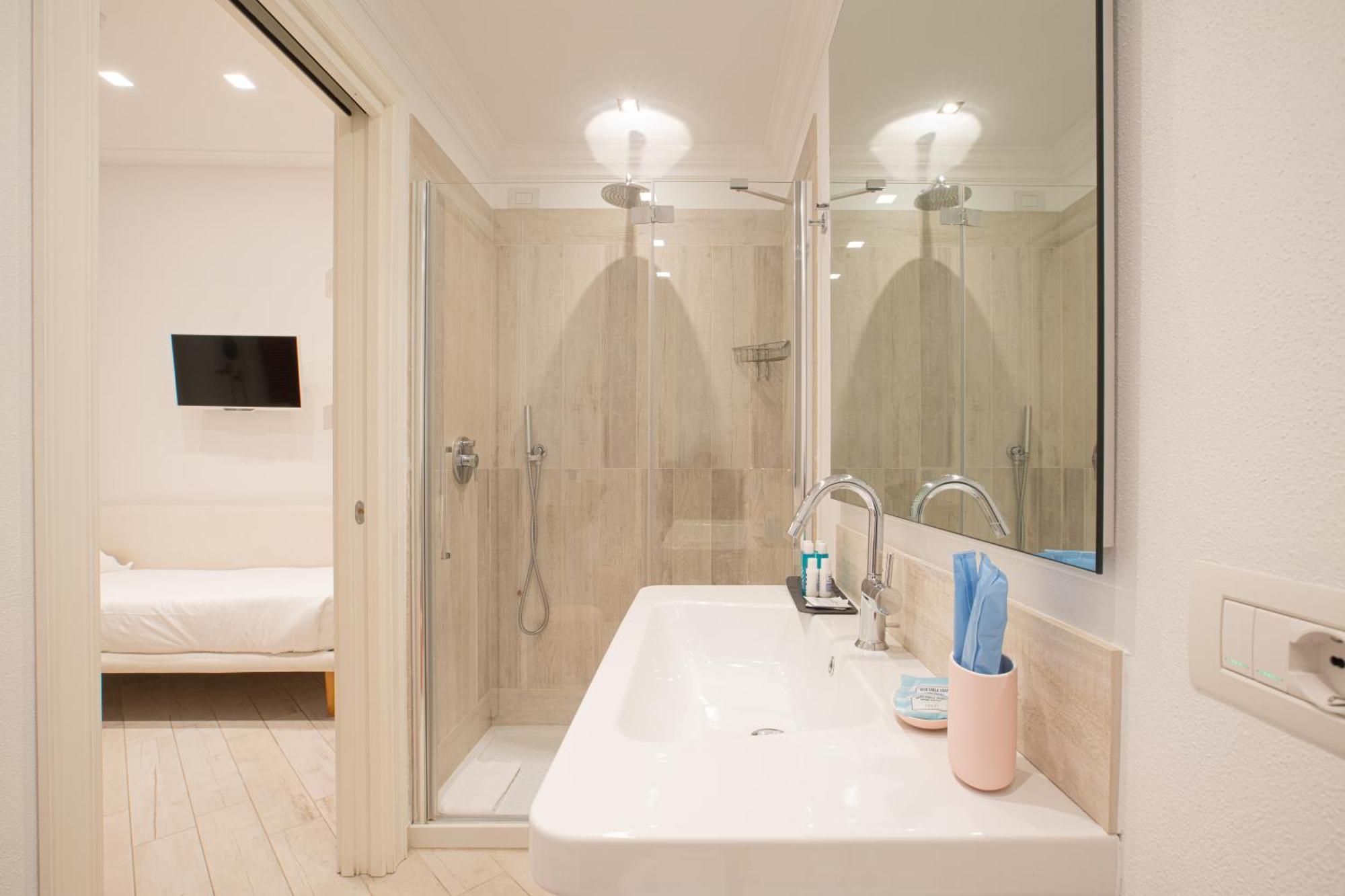 Hotel Marina Charming Rooms Финале Лигуре Номер фото