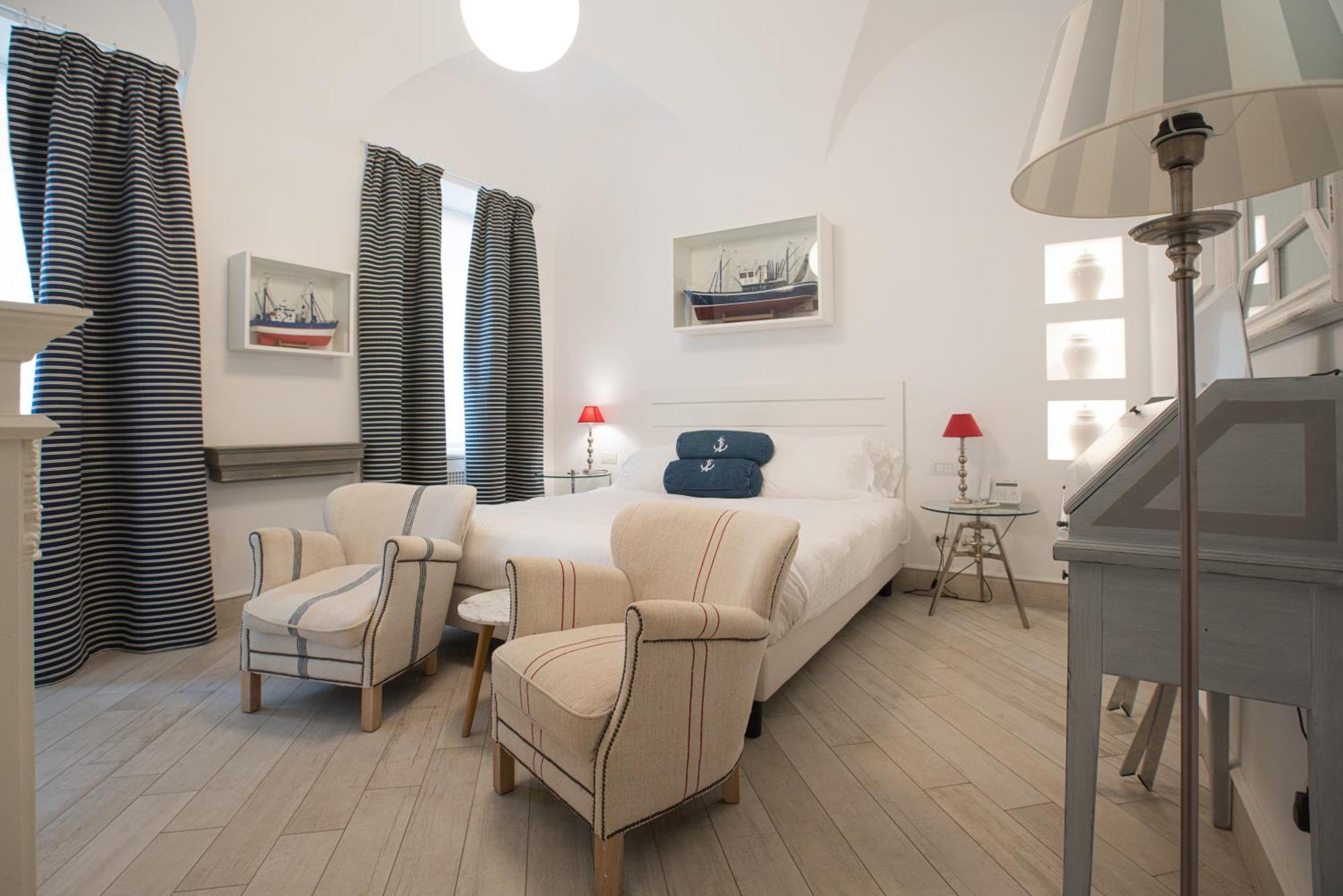 Hotel Marina Charming Rooms Финале Лигуре Номер фото
